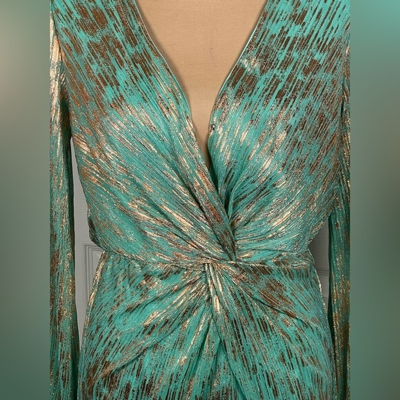 VICI CRISHELLE TWISTED FRONT METALLIC
PLISSE - MINT DRESS - Picture 8 of 11